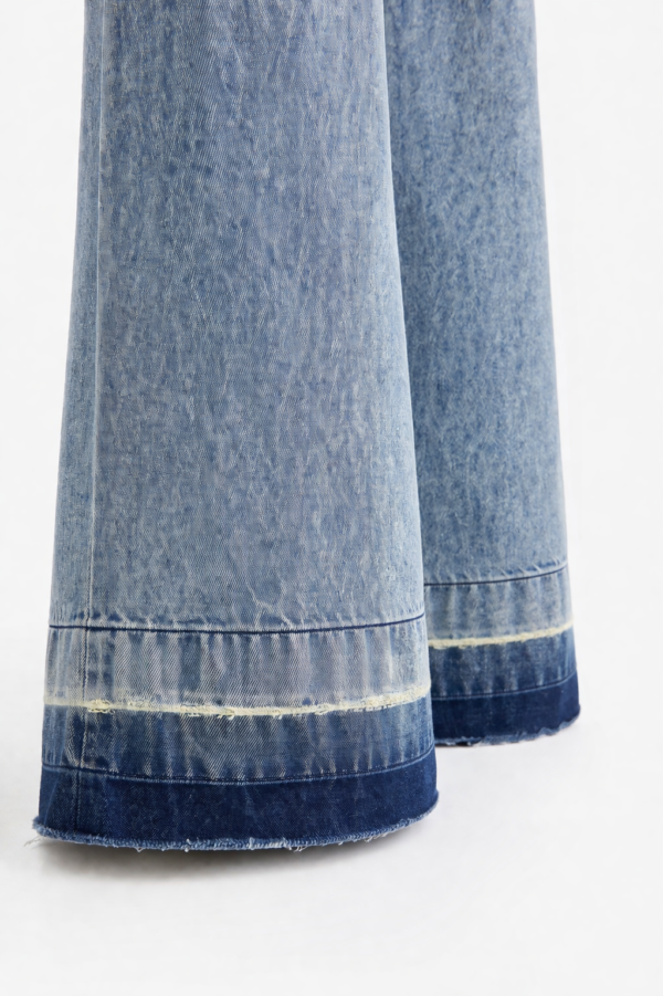 F506D38A-7DB9-4A14-843B-0415675CDC47 Jeans de pernera ancha con cinturón de lazo en azul claro lavado